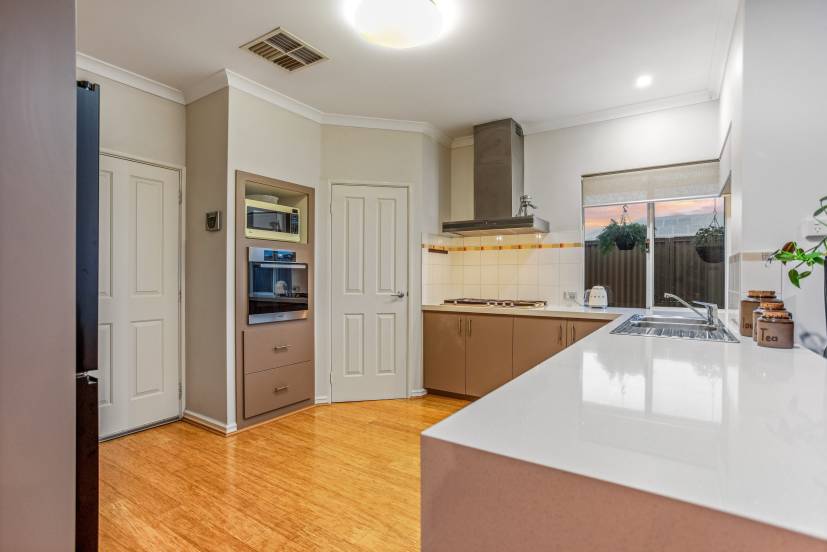 15 Caversham Bend, SOUTHERN RIVER, WA 6110 AUS