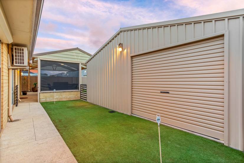 15 Caversham Bend, SOUTHERN RIVER, WA 6110 AUS