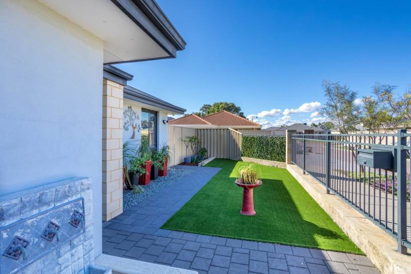 5 Goldfinch Bend, HARRISDALE, WA 6112 AUS