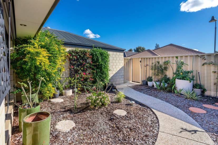 5 Goldfinch Bend, HARRISDALE, WA 6112 AUS