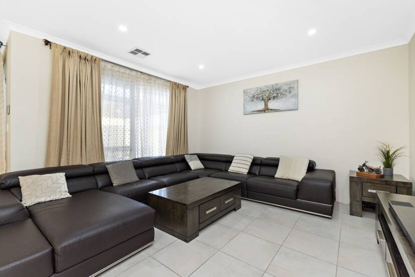 1 Torino Crescent, PIARA WATERS, WA 6112 AUS